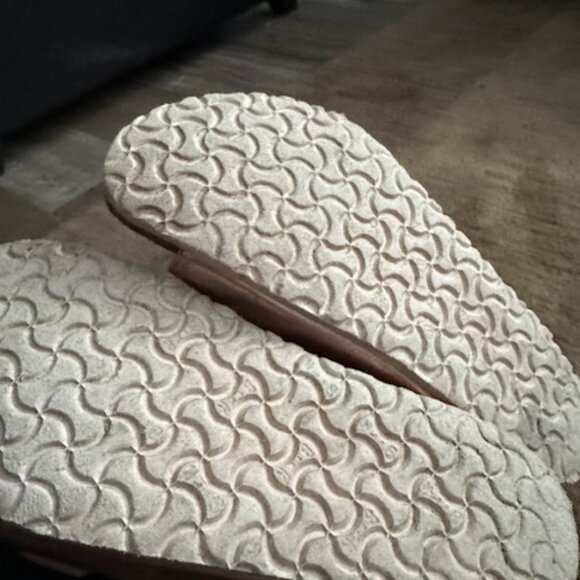 Rose Gold BIrkenstocks 1 youth - Picture 2 of 3